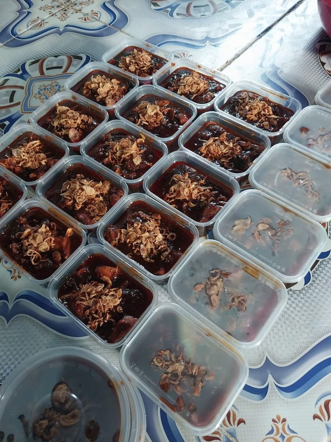 KHAS BANJAR: Menu Ayam Masak Bom yang siap dipasarkan salah satu pedagang kuliner di Kuala Kapuas.