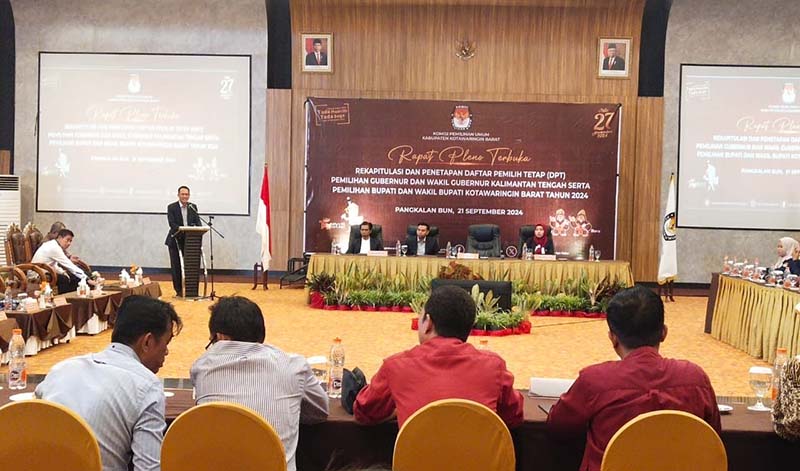 Proses rapat pleno terbuka rekapitulasi DPT Kobar di salah satu hotel jalan Jenderal Ahmad Yani KM 2 Pangkalan Bun pada Sabtu (21/9).