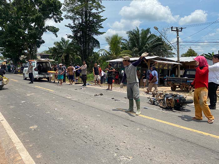 Kecelakaan maut terjadi di Jalan Jenderal Ahmad Yani Kilometer 68 antara Desa Amin Jaya - Sungai Pakit, Kecamatan Pangkalan Banteng, Kabupaten Kotawaringin Barat, Kalteng, Senin (16/9/2024) siang.