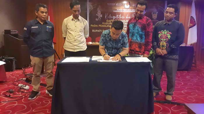 DITETAPKAN: KPU Kotim melaksanakan rapat pleno rekapitulasi dan penetapan DPT Pilkada 2024 di Room Dynasty, Aquarius Boutique Hotel Sampit, Sabtu (21/9).