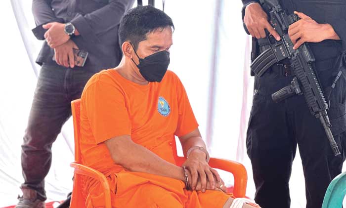 TAK BERKUTIK: Salihin alias Saleh saat diamankan Tim BNN RI dan BNN Kalimantan Tengah.