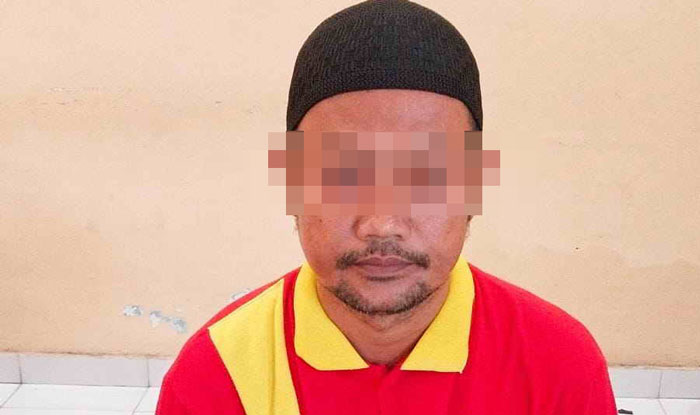 TERDAKWA: Mulyadi, saat menjalani proses persidangan di PN Nanga Bulik, baru-baru tadi.
