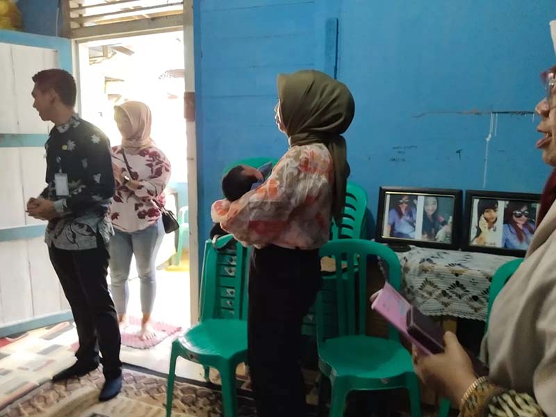 PENEMUAN BAYI: Bayi yang diduga ditinggalkan oleh orangtuanya di kawasan Gunung Sari Ulu. (Foto: Polsek Balikpapan Utara)