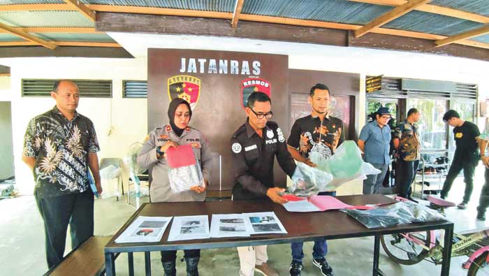 BUKTI:&nbsp;Barang bukti kasus pembakaran di sejumlah lokasi di Palangka Raya, beberapa waktu lalu. (DODI/RADAR SAMPIT)