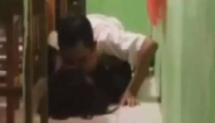Viral video mesum pelajar SMA dan SMP di dalam kelas
