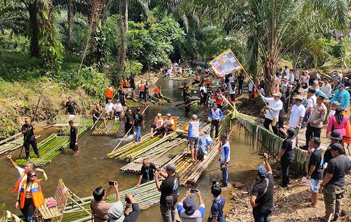 PACU ADRENALIN: Pelaksanaan Festival Delang Hili Lanting Ecofest 2024 diikuti puluhan peserta di Desa Penyombaan, Lamandau, Sabtu (28/9).
