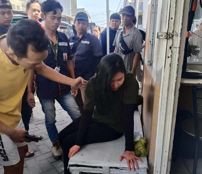 Maria asal Ende NTT diamankan seusai membegal taksi online di Surabaya.