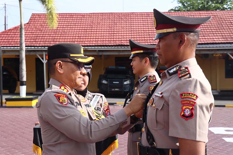 Sertijab dua pejabat utama dipimpin Kapolres Kotawaringin Barat (Kobar) AKBP Yusfandi Usman, Jumat (04/10/2024) Pagi.