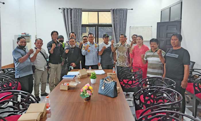 PEMBINAAN: Plt Kadishub Kotim mengundang pengelola parkir untuk memberikan pemahaman dan pembinaan pada juru parkir saat bertugas, Kamis (3/10).(IST/RADAR SAMPIT)