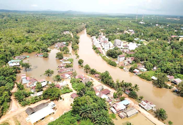 Kondisi banjir di Kelurahan Pangkut, Kecamatan Arut Utara, Kabupaten Kotawaringin Barat, Jumat (11/10)