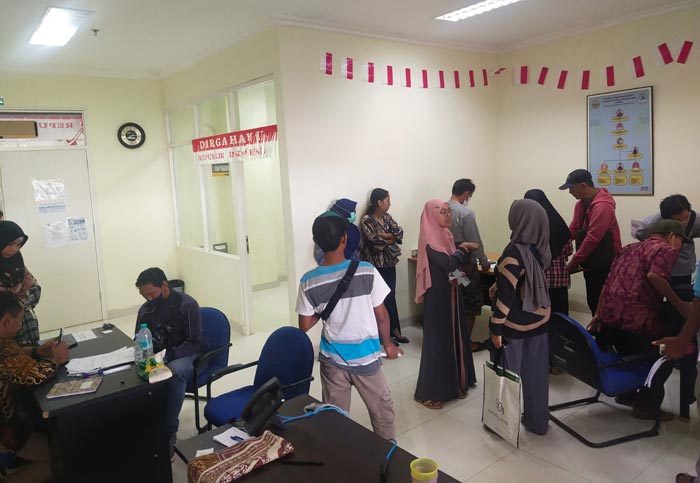 PELAYANAN: Suasana pelayanan di RSUD dr Murjani Sampit, Sabtu (12/10).