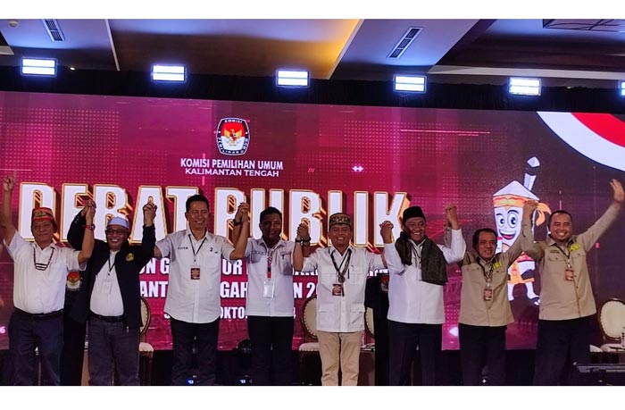 DEBAT: Paslon Pilkada Kalteng saat mengikuti debat kandidat, Senin (14/10).