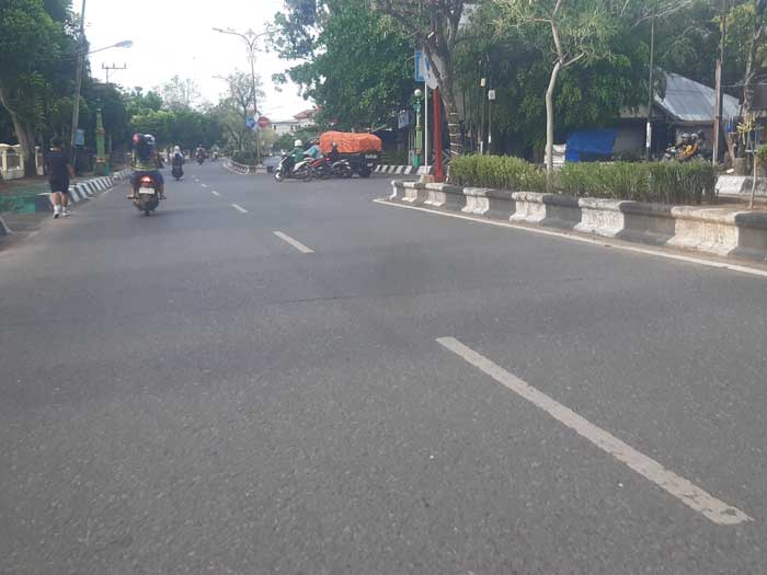 RAWAN CELAKA: Pertigaan Jalan Tambu Bungai -Seroja Kuala Kapaus perlu dibenahi karena rawan terjadi kecelakaan lalu lintas. SABRIANOR/RADAR SAMPIT