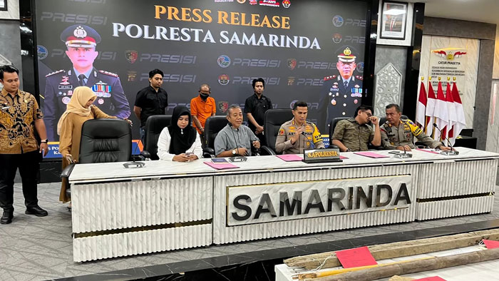 TERSANGKA: Seorang kakek berusia 66 tahun dibekuk polisi lantaran melakukan pencabulan terhadap seorang laki-laki berusia 14 tahun. (FOTO/RESTU)
