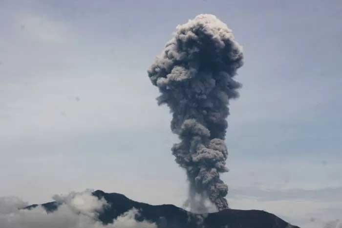 Erupsi Gunung Marapi Sumatera Barat. (Altas Maulana/Antara)