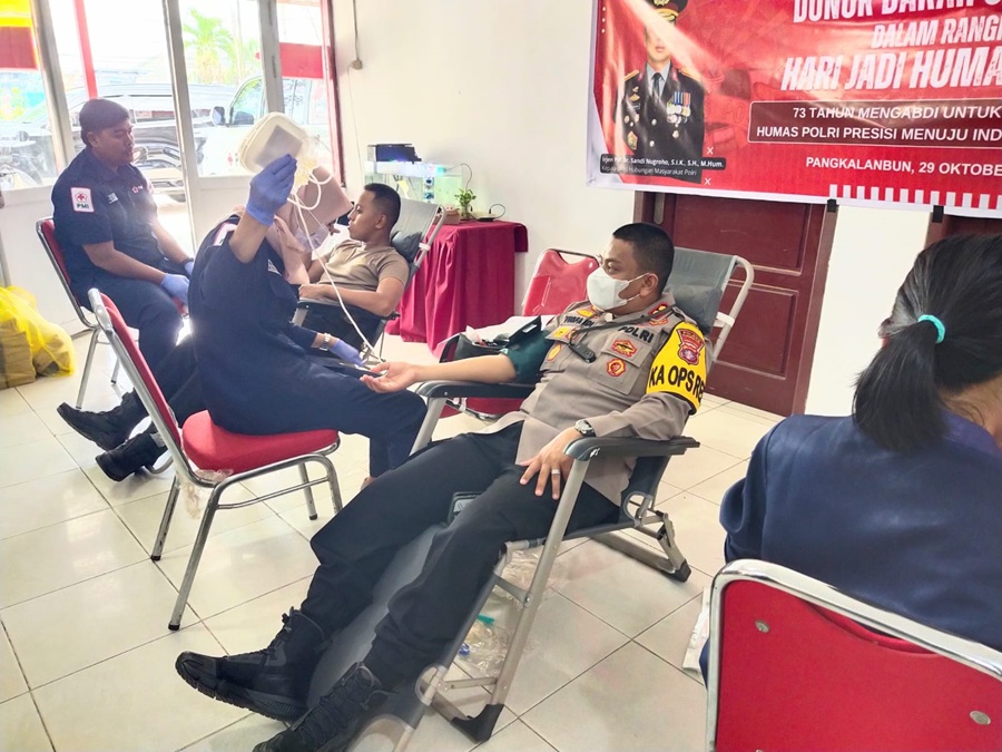 Syamsudin: Kapolres Kobar, AKBP Yusfandi Usman saat mendonorkan darahnya di PMI Kobar