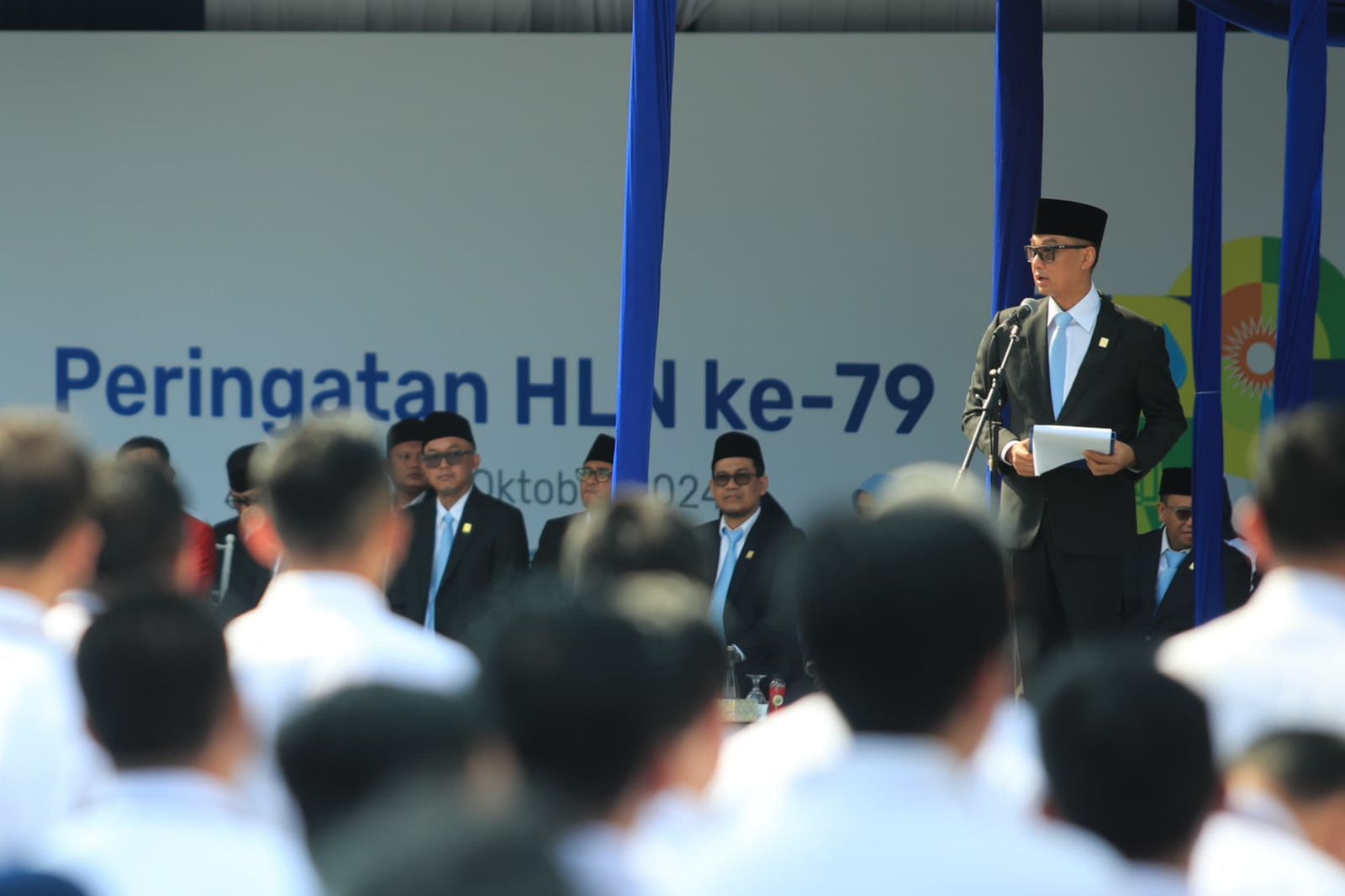 Direktur Utama PLN, Darmawan Prasodjo saat menjadi pembina upacara Hari Listrik Nasional (HLN) ke-79 di Kantor Pusat PLN, Jakarta, Senin (28/10).