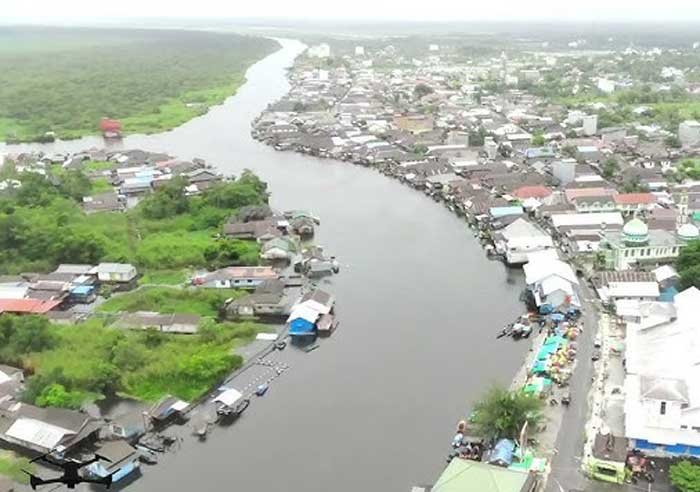LENGANG: Kawasan alur sungai Jelai yang bisa dijelajahi dengan menggunakan perahu mesin menjadi salah satu alternatif rekreasi di Kota Sukamara.