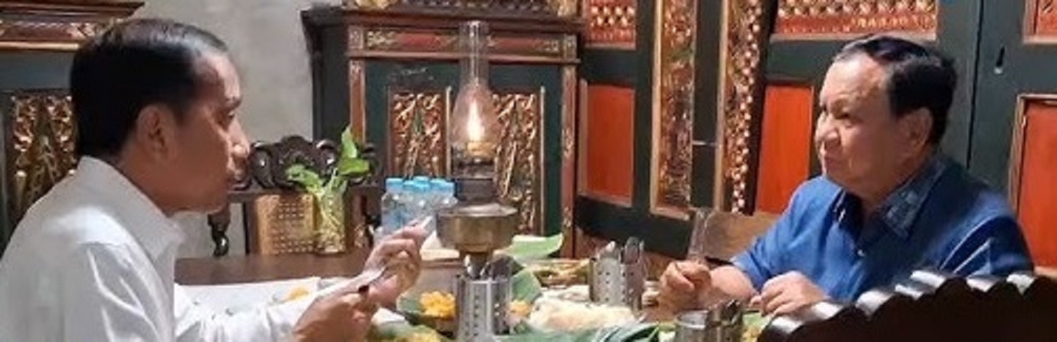 DISKUSI: Presiden RI Prabowo Subianto saat makan malam empat mata bersama Jokowi di Solo, Minggu (3/11).