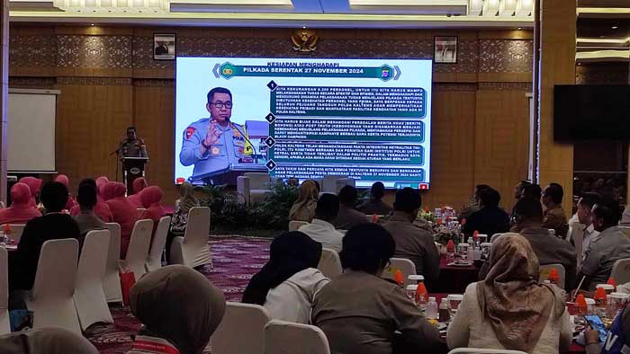 ARAHAN : Kapolda Kalteng, Irjen Pol Djoko Poerwanto Ketika memberi arahan kepada jajarannya terkait persiapan pelaksanaan Pilkada Serentak 2024. DODI/RADAR PALANGKA