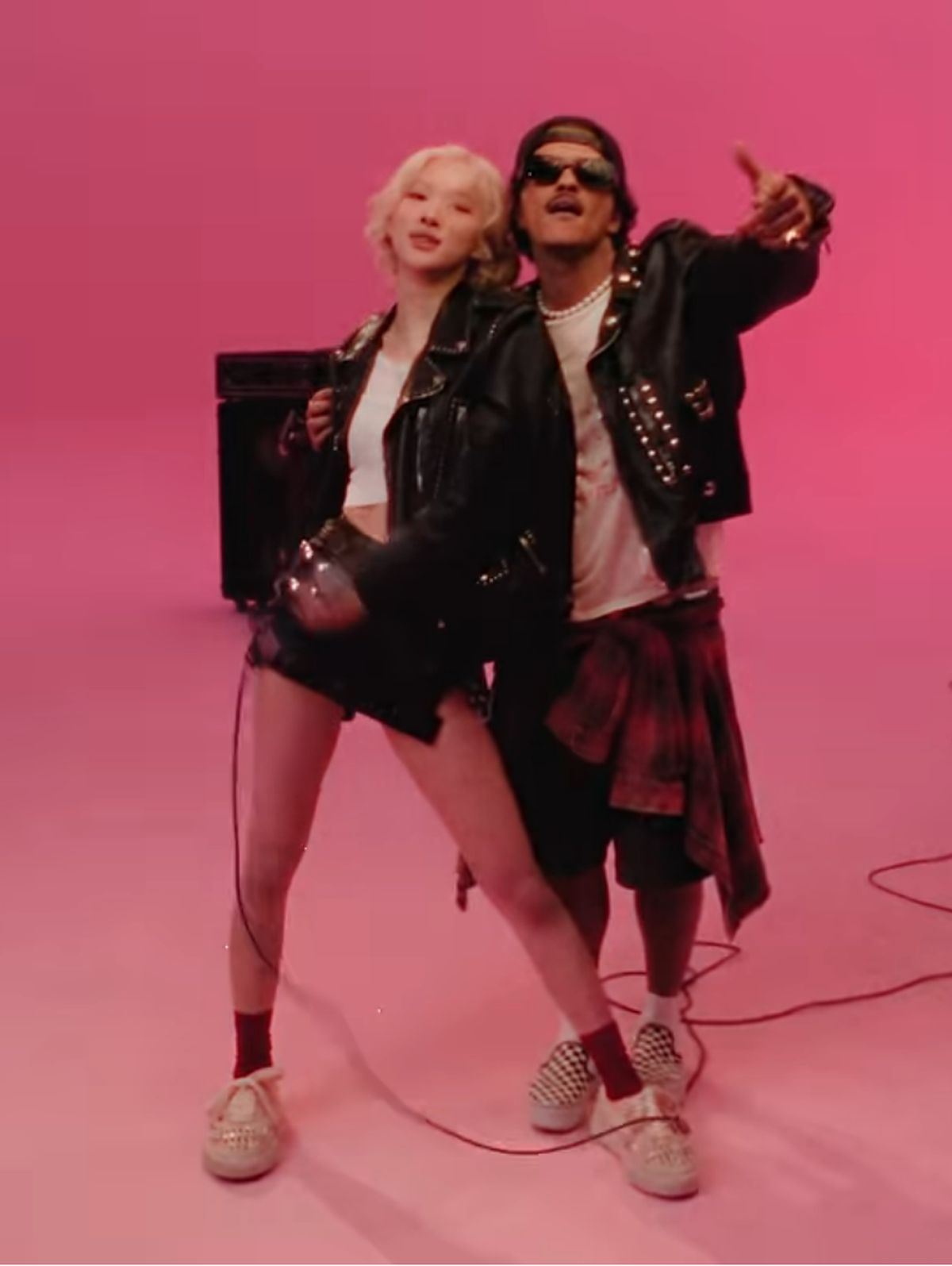 SUKSES: Rose Blackpink dan Bruno Mars, yang berduet dalam video klip lagu &lsquo;APT&rsquo;.