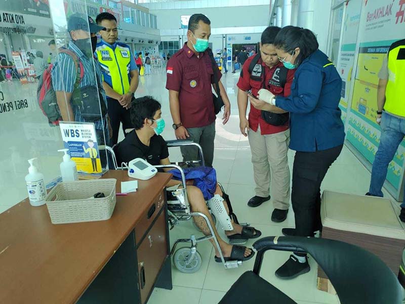 DIPINDAH: Proses pemindahan Saleh dari Lapas Kasongan ke Lapas Nusakambangan.