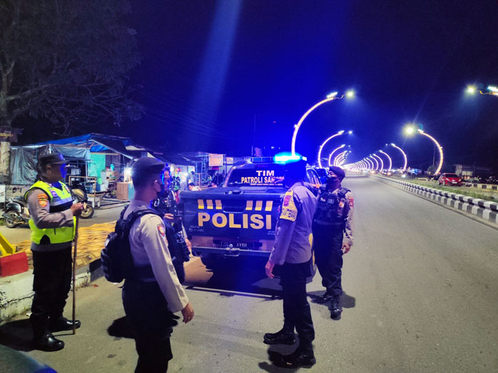 PATROLI MALAM : Pesonel Polres Kotawaringin Timur (Kotim) ketika melaksanakan patroli malam di kawasan terowongan Nur Mentaya, Jalan Tjilik Riwut, Sampit, beberapa waktu lalu. DOKUMEN/RADAR SAMPIT