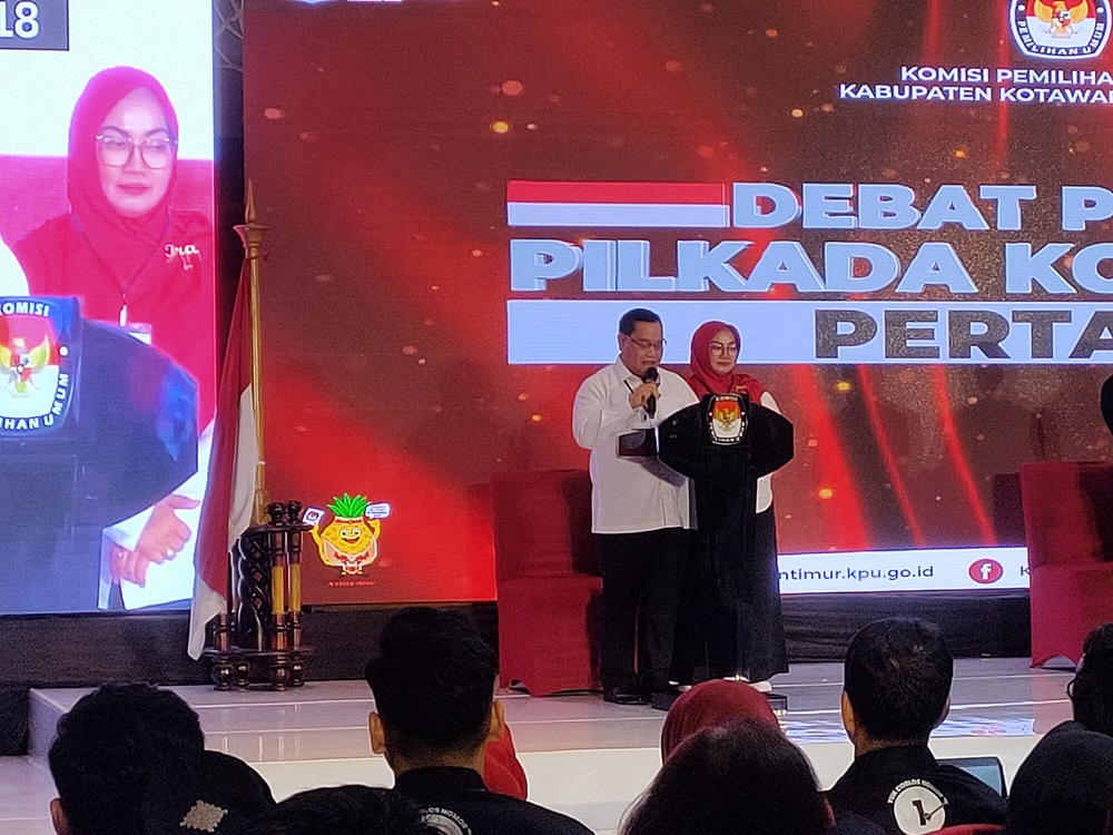 BERPENGALAMAN: Kekompakan pasangan HARATI saat mengikuti debat publik beberapa waktu lalu.