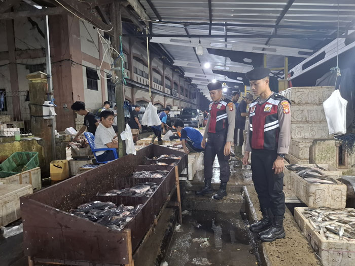 PATROLI : Personel Samapta Polres Kotim patroli Kamtibmas di kawasan PPM Sampit, Senin (18/11/2024) malam. ISTIMEWA/RADAR SAMPIT