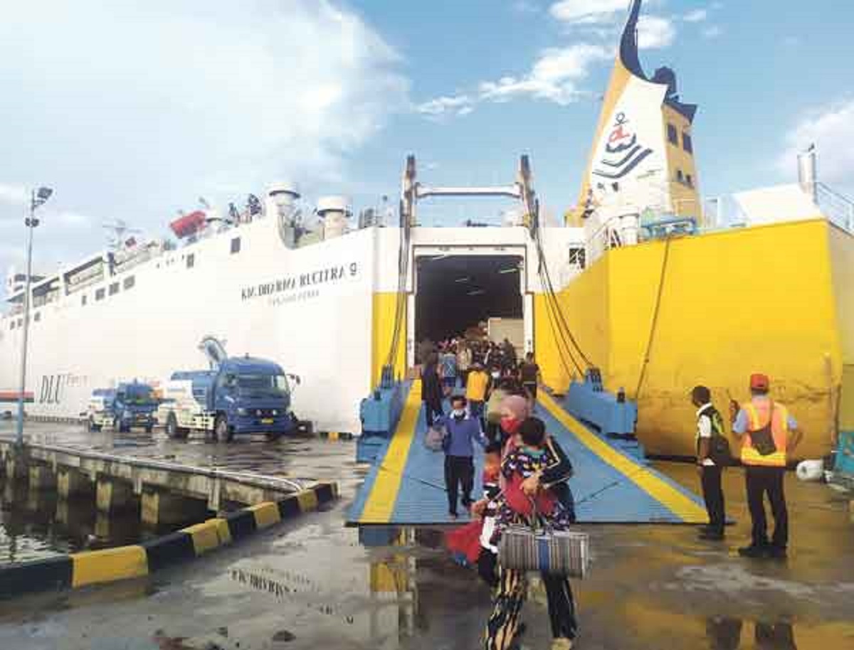 JALUR LAUT: Aktivitas penyeberangan dengan kapal Ferry ke Pulau Jawa dari Pelabuhan Panglima Utara, Kumai, Kabupaten Kobar.