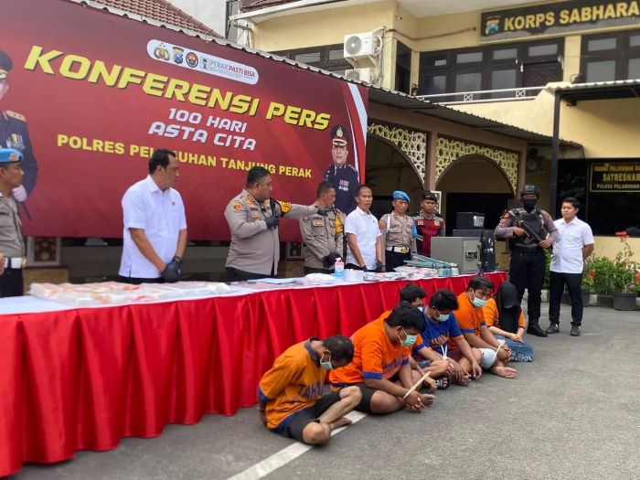 DIGEREBEK POLISI : Kampung Narkoba di Jalan Kunti, Sidotopo, Kecamatan, Semampir, Surabaya kembali menghebohkan masyarakat belakangan ini. (Istimewa/Radar Surabaya)