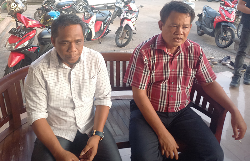 KLAIM: Sekretaris tim pemenangan paslon nomor 3, Harsandi dan Calon Bupati Seruyan Ahmad Selanorwanda saat ditemui di posko pemenangan, Rabu (27/11/2024) sore.