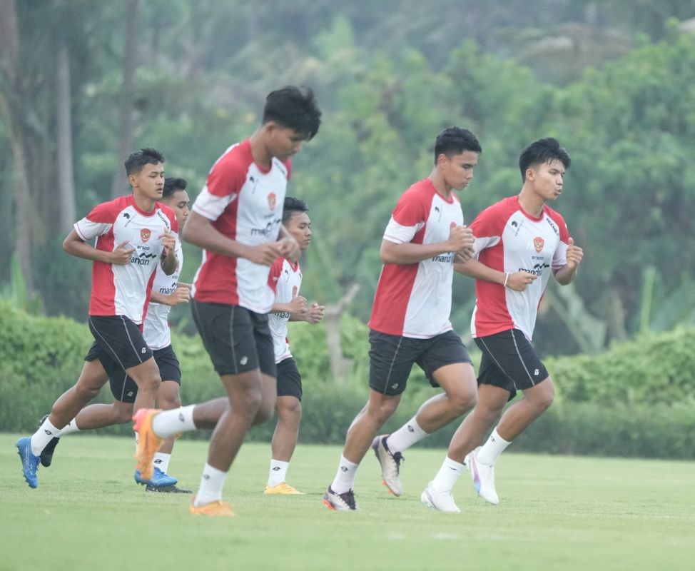 TARGET JUARA: Beberapa pemain timnas Indonesia berlatih untuk persiapan menghadapi Piala AFF 2024.
