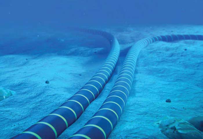 TERKONEKSI: Penampakan kabel optik yang ditanamkan di bawah laut.