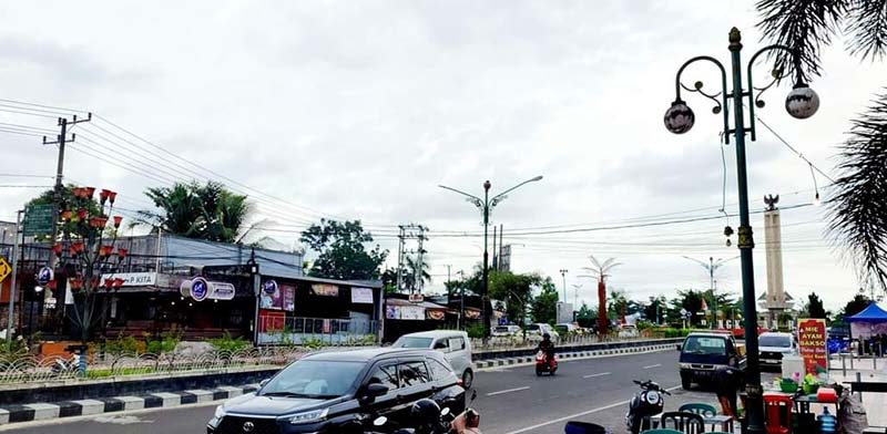 TAK BERFUNGSI: Lampu hias di jalan Iskandar, kawasan Bundaran Pancasila, Pangkalan Bun, Kabupaten Kotawaringin Barat (Kobar). ISTIMEWA/RADAR PANGKALAN BUN&nbsp;