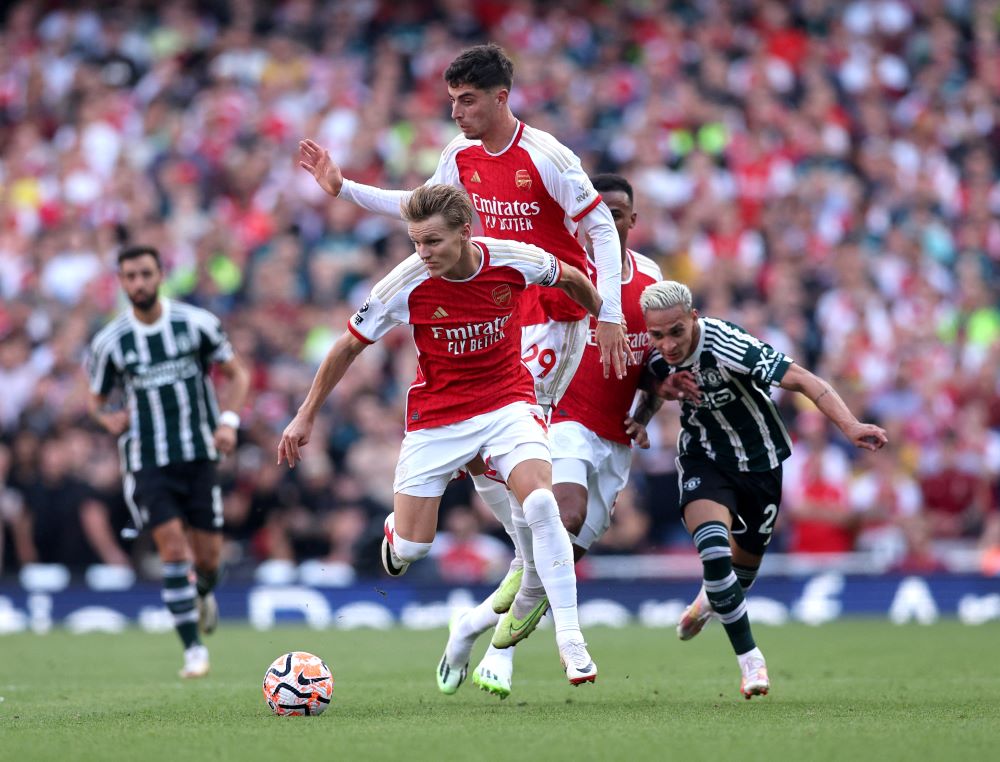 RIVAL : Pertemuan pemain Arsenal dan Manchester United di Liga Inggris musim 2023/2024 lalu.