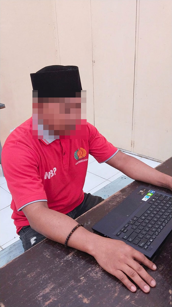 SIDANG: Terdakwa kurir sabu-sabu menjalani sidang putusan hakim Pengadilan Negeri Nanga Bulik, Lamandau. ISTIMEWA/RADAR SAMPIT