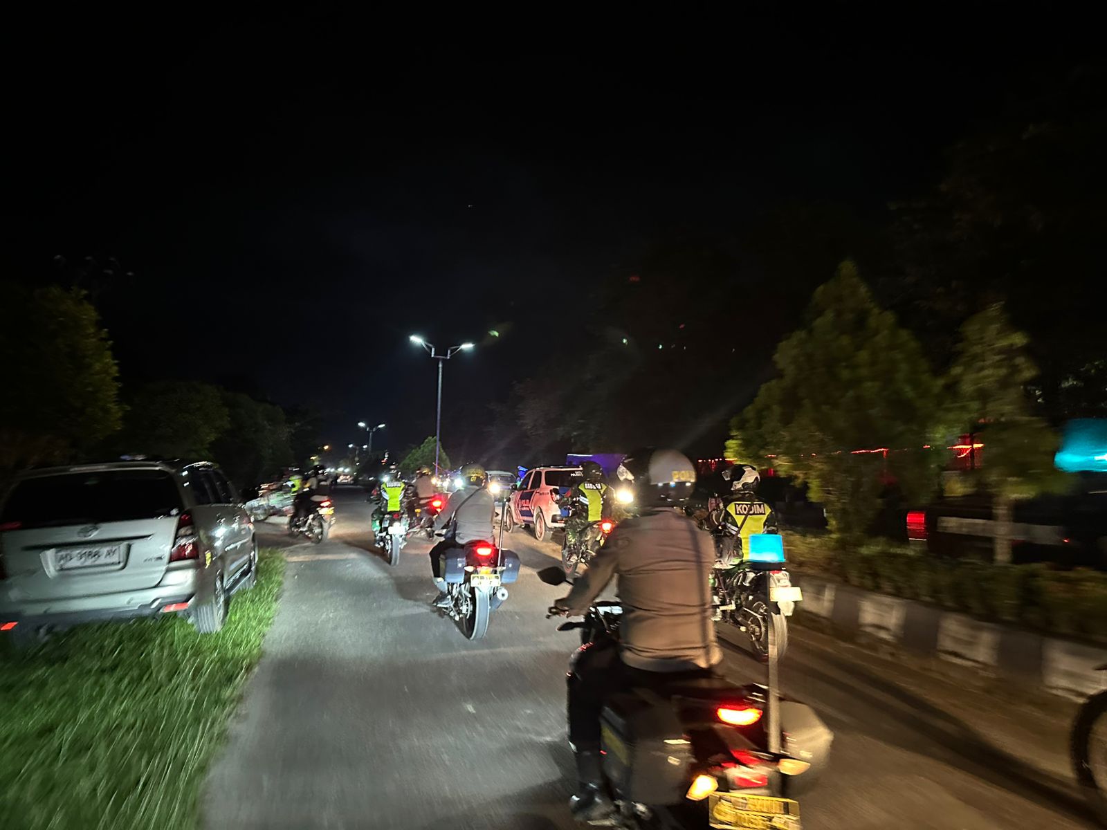 JAGA KAMTIBMAS: Pergerakan patroli gabungan skala besar di Kota Nanga Bulik dan sekitarnya, Sabtu (7/12) malam.