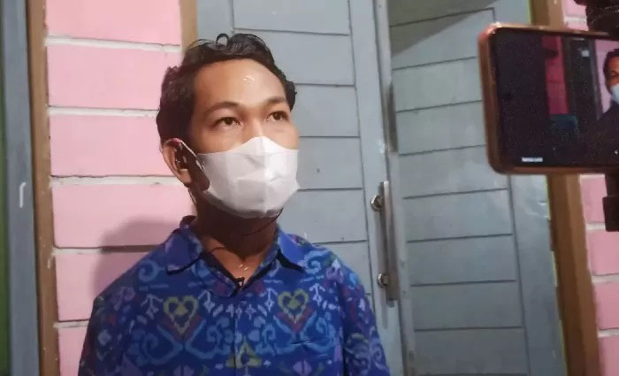 IWAS alias Agus Buntung saat memberikan keterangan kepada wartawan, Senin (2/12). (Lombok Post/ JPG)