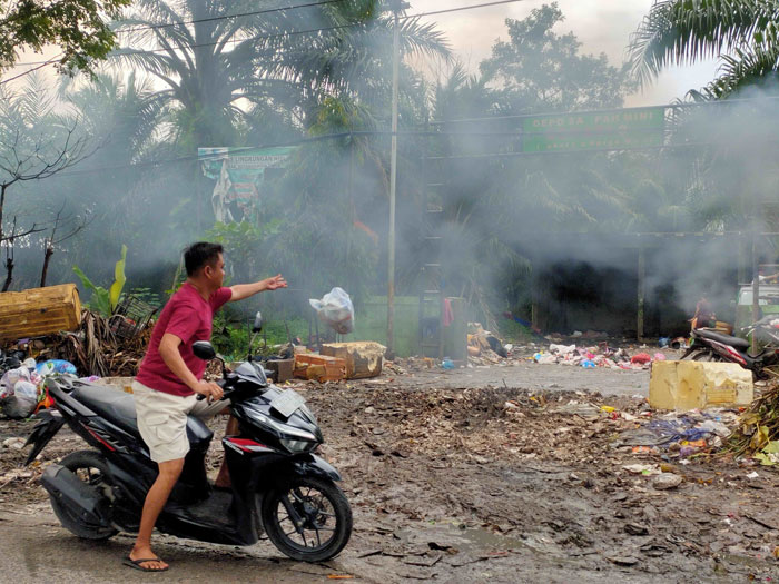 DEPO SAMPAH: Salah satu Depo Sampah di Jalan Sampurna, Senin (9/12).&nbsp;YUNI/RADAR SAMPIT&nbsp;