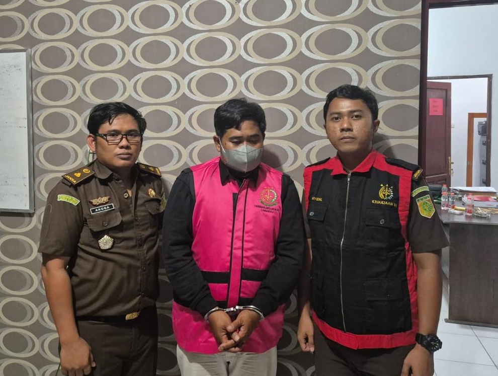 Tersangka Andre (AY) konsultan proyek air bersih di kawasan transmigrasi di Kabupaten Lamandau, Kalteng.(Istimewa)