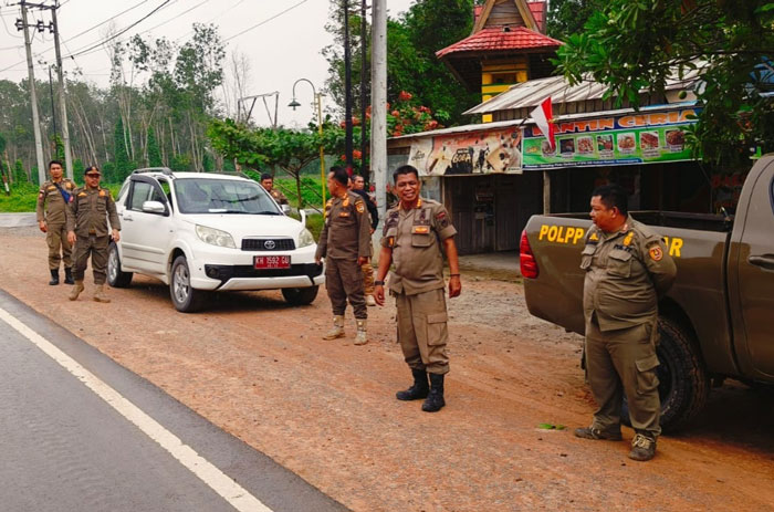 CIPTA KONDISI: Razia di Kecamatan Pangkalan Lada, Pangkalan Banteng, dan Aruta oleh Satpol PP Kobar, Selasa (18/12)