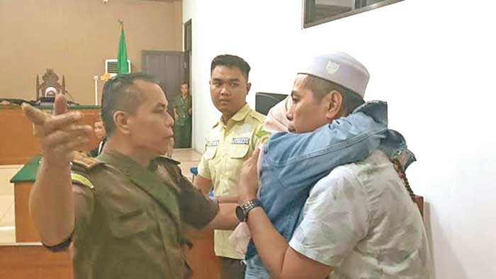 VONIS: Terdakwa kasus dugaan korupsi KONI Kotim Ahyar Umar saat di Pengadilan Tindak Pidana Korupsi Palangka Raya, Rabu (18/12).