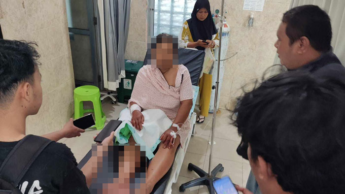 RAWAT MEDIS : Yuni (40) korban pembacokan menjalani perawatan medis di rumah sakit Muhammadiyah Palangka Raya. DODI/RADAR PALANGKA