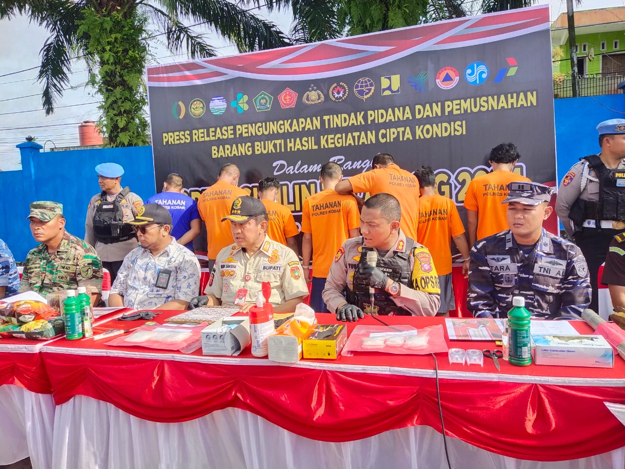 Kapolres Kobar AKBD Yusfandi Usman saat rilis pengungkapan kasus kriminal selama tahun 2024 di Pangkalan Bun, Jumat (20/12/2024)