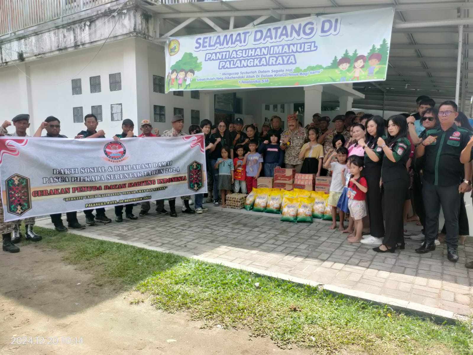 BANSOS : Gerakan Dayak (Gerdayak) Kalteng menggelar Bakti Sosial (Baksos) di Panti Asuhan Immanuel, Jalan Diponegoro, Jumat (20/12/2024).
