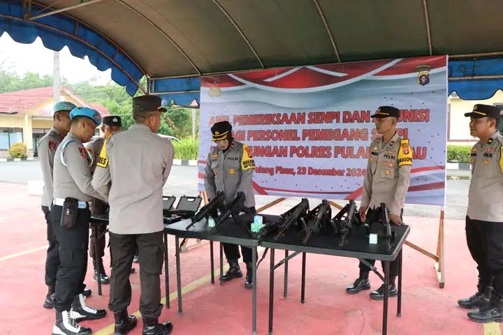 MENDADAK: Kegiatan pemeriksaan senpi personel Polres Pulang Pisau, Senin (23/12).