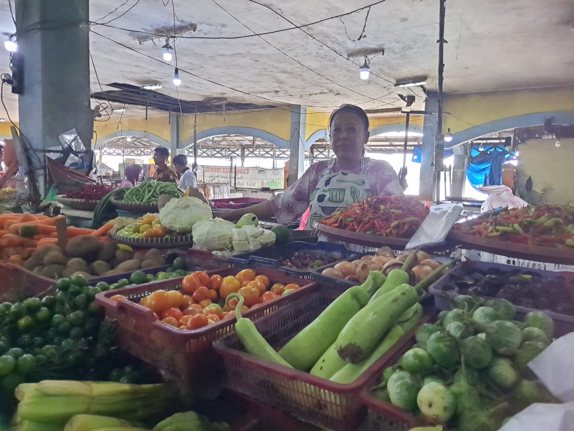 HARGA NAIK : Harga kebutuhan pokok di pasar tradisional mengalami kenaikan, Selasa (24/12).