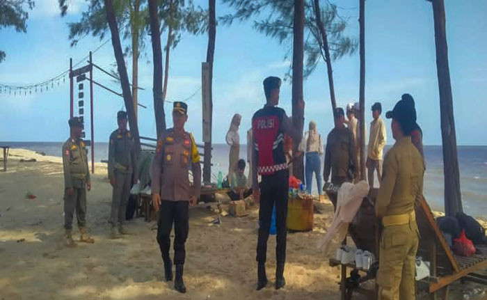 PATROLI: Satgas Saber Pungli Kabupaten Seruyan melaksanakan patroli di kawasan wisata. M. RIFANI DEWANTARA/RADAR SAMPIT