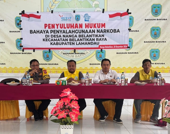 PENYULUHAN: Satresnarkoba Polres Lamandau melakukan penyuluhan bahaya Narkoba hingga ke pelosok desa. ISTIMEWA/RADAR SAMPIT